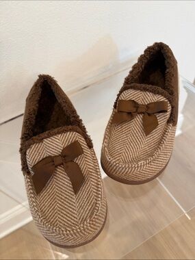 REVITALIGN Brown Herringbone Bow Moccasin Slippers